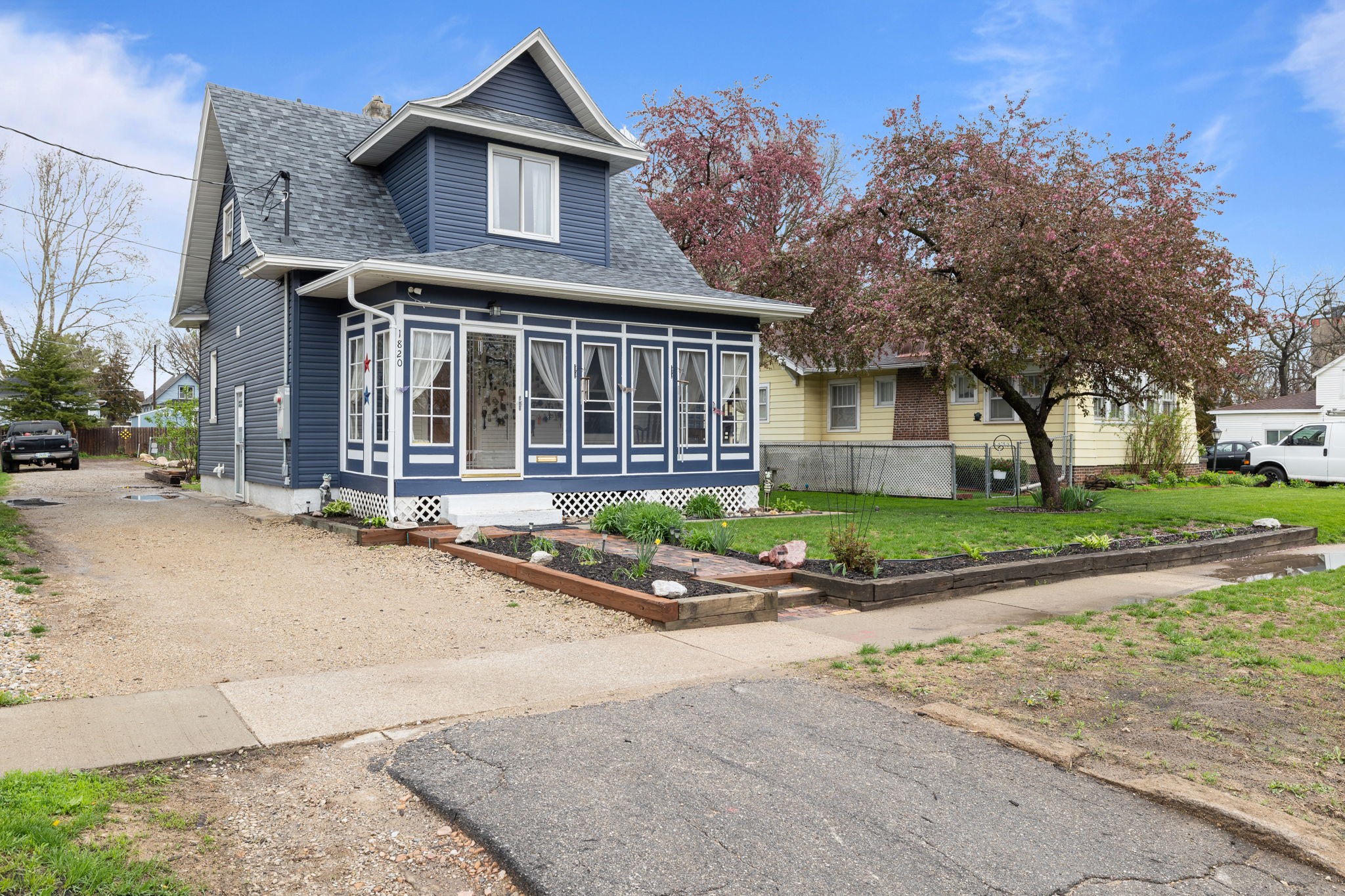 1820 E Walnut Street