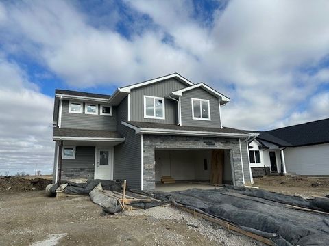 Homes For Sale - 1465 Locust Street<br/> Waukee, IA 50263