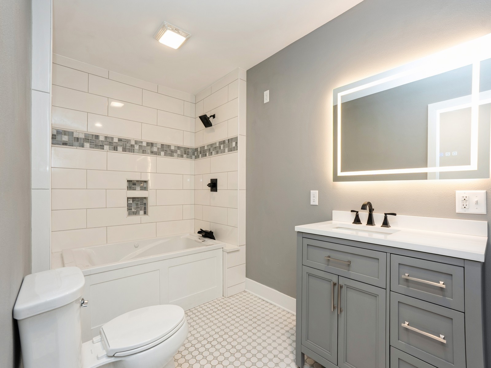 613 E 8th Street, Newton, Iowa image 11
