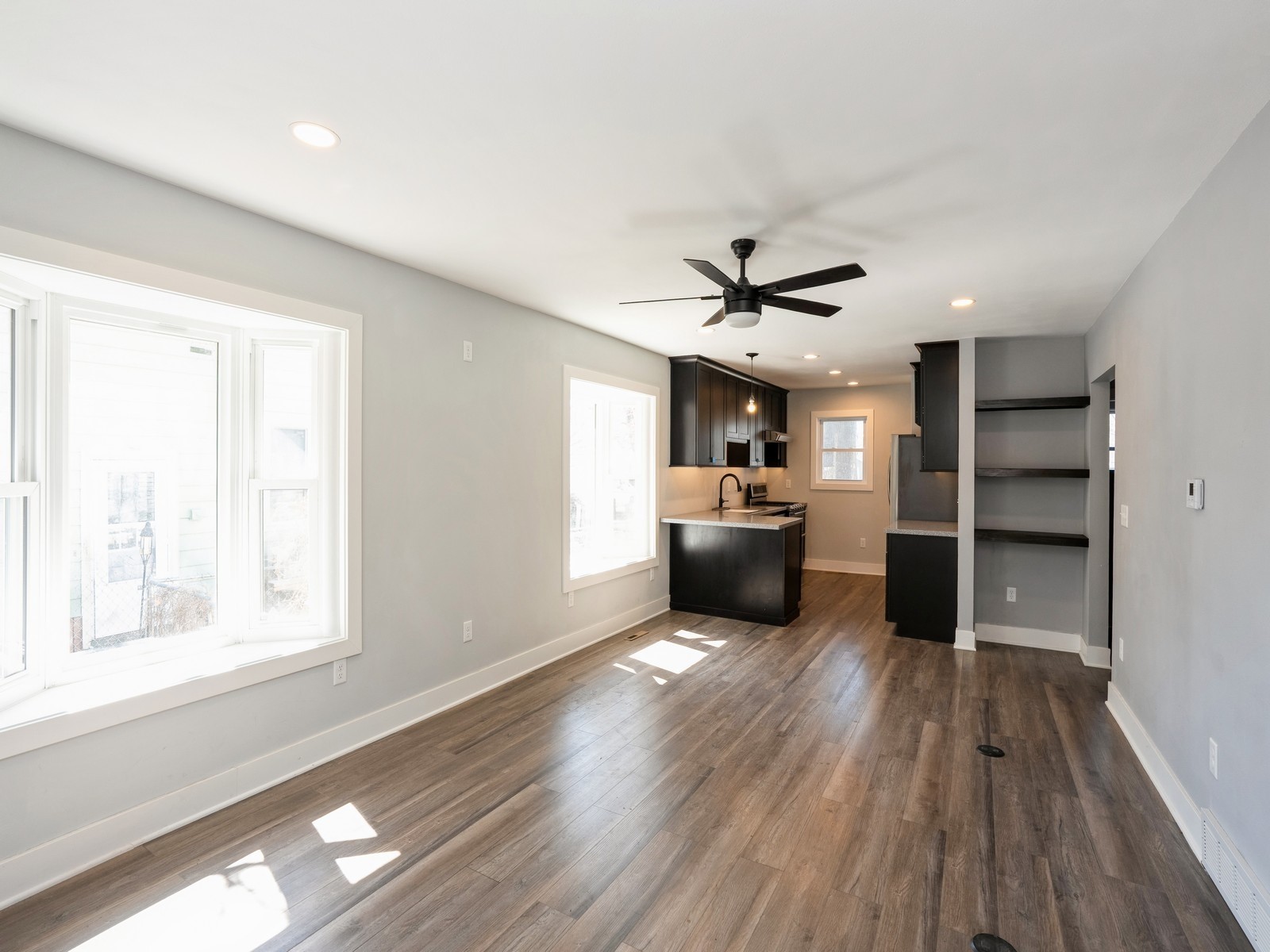 613 E 8th Street, Newton, Iowa image 3