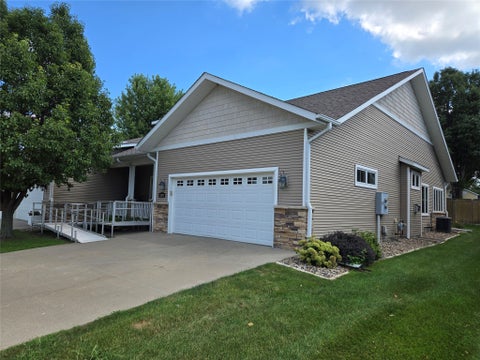 Homes For Sale - 1580 SE Holiday Crest Circle<br/> Dallas County, Waukee, IA 50263