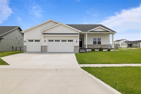 Homes For Sale - 834 33rd Court<br/> Altoona, IA 50009