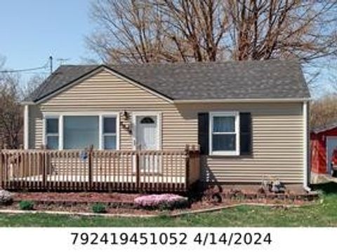 Homes For Sale - 3838 48th Place<br/> Des Moines, IA 50310