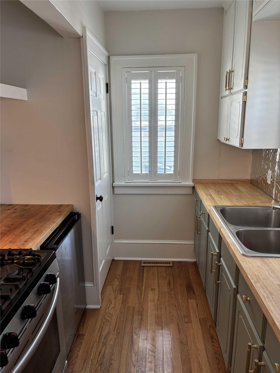 1420 Henderson Avenue