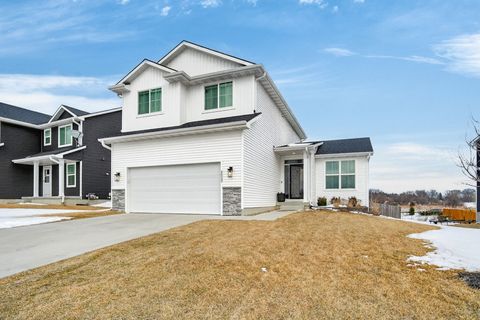 Homes For Sale - 2522 SE 5th Street<br/> West Des Moines, IA 50265