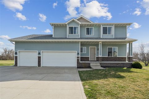 Homes For Sale - 260 SE Dorr Court<br/> Pleasant Hill, IA 50327