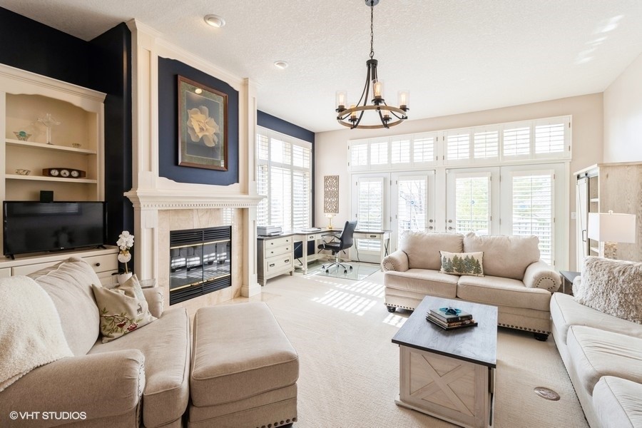1404 Pompano Drive, Clive, Iowa image 2