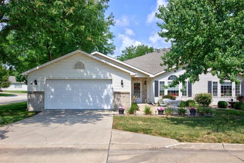 Condo For Sale - 495 S 51st Street #6<br/> West Des Moines, IA 50265