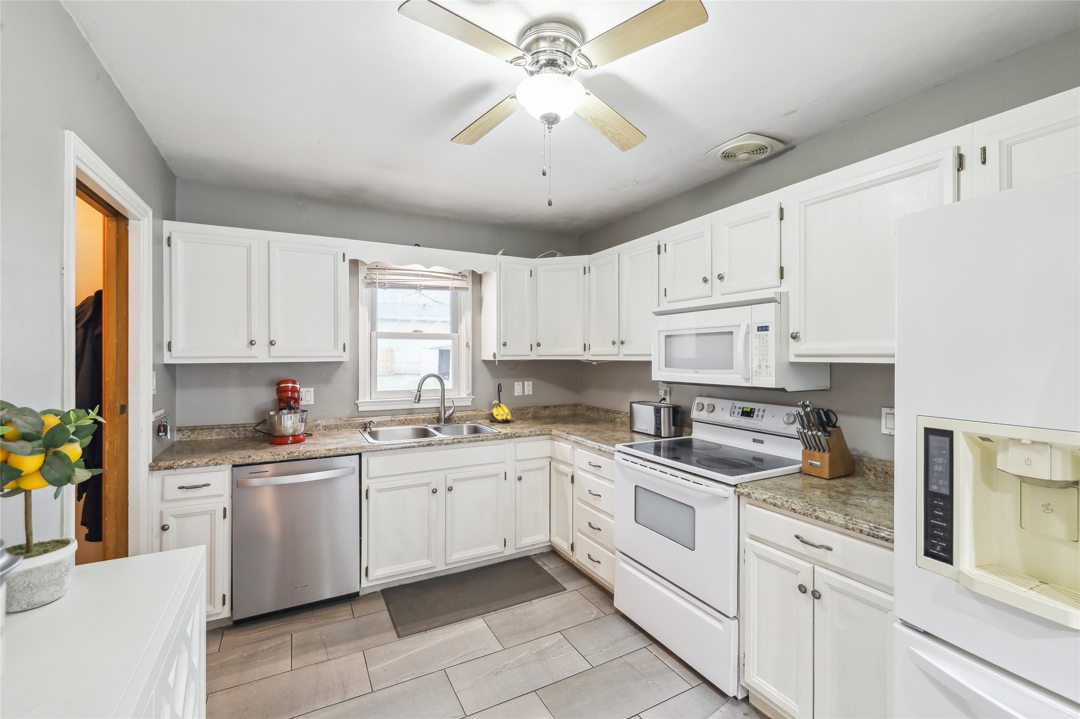 1009 68th Street, Windsor Heights, Iowa image 10