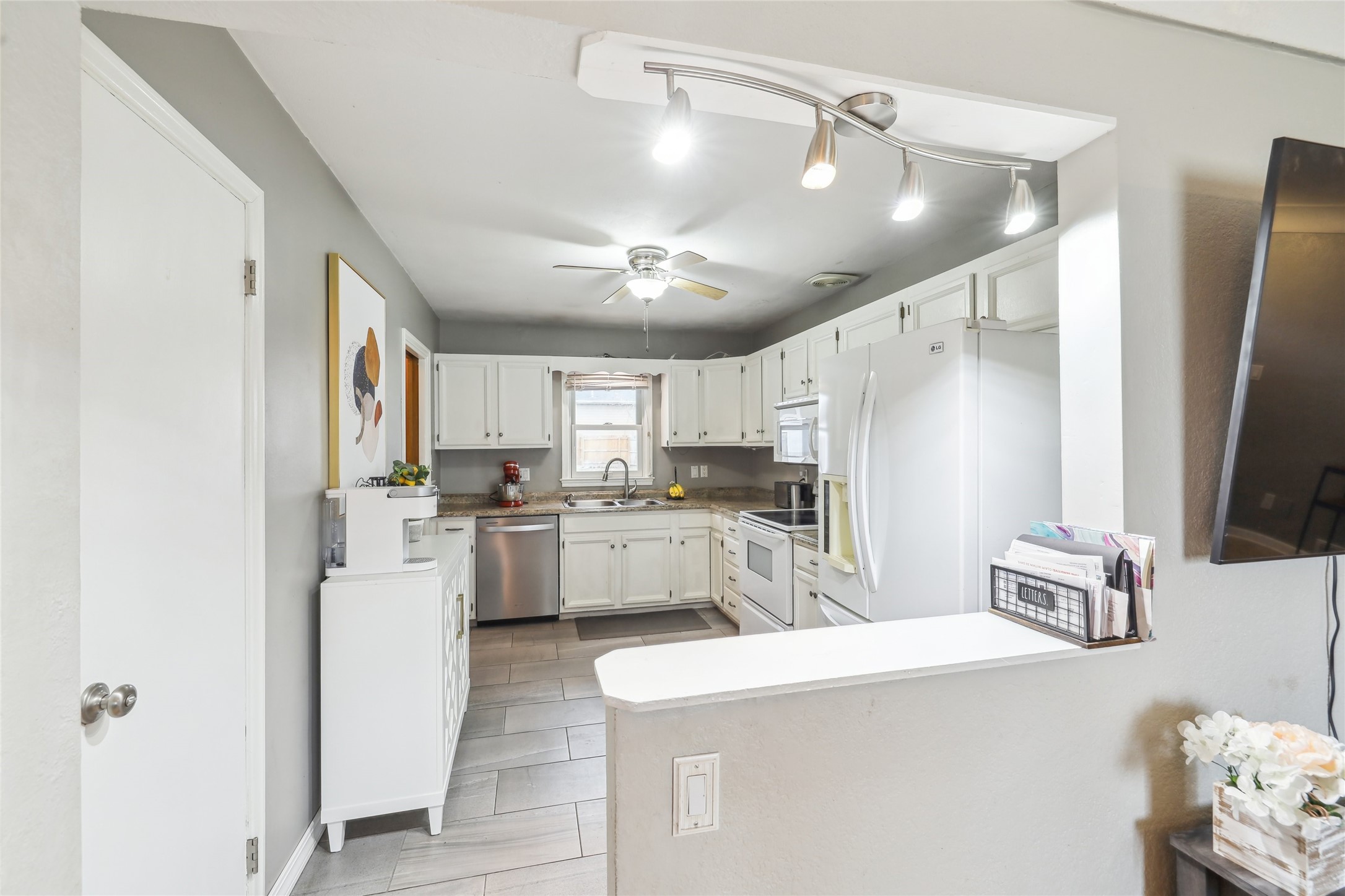 1009 68th Street, Windsor Heights, Iowa image 9