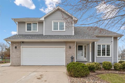 Homes For Sale - 4400 SE 35th Street<br/> Des Moines, IA 50320