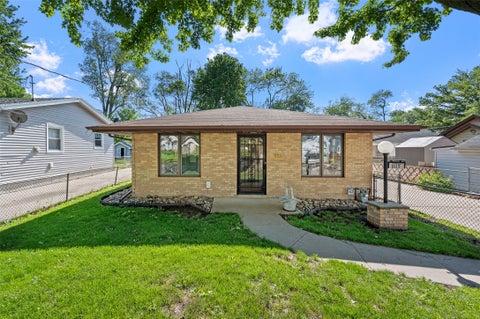 Homes For Sale - 809 E 27th Street<br/> Des Moines, IA 50317