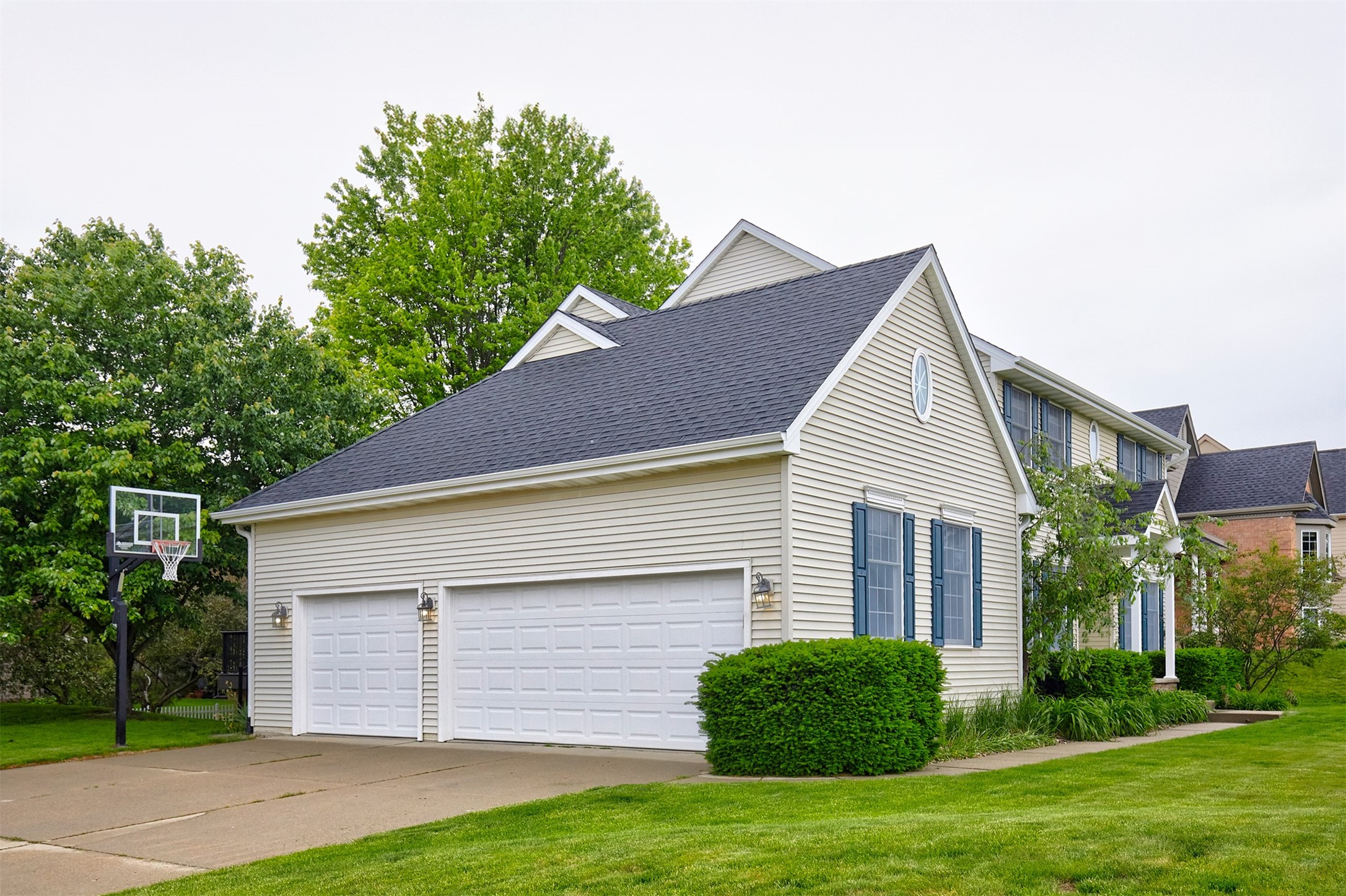 5806 Wistful Vista Drive, West Des Moines, Iowa image 2