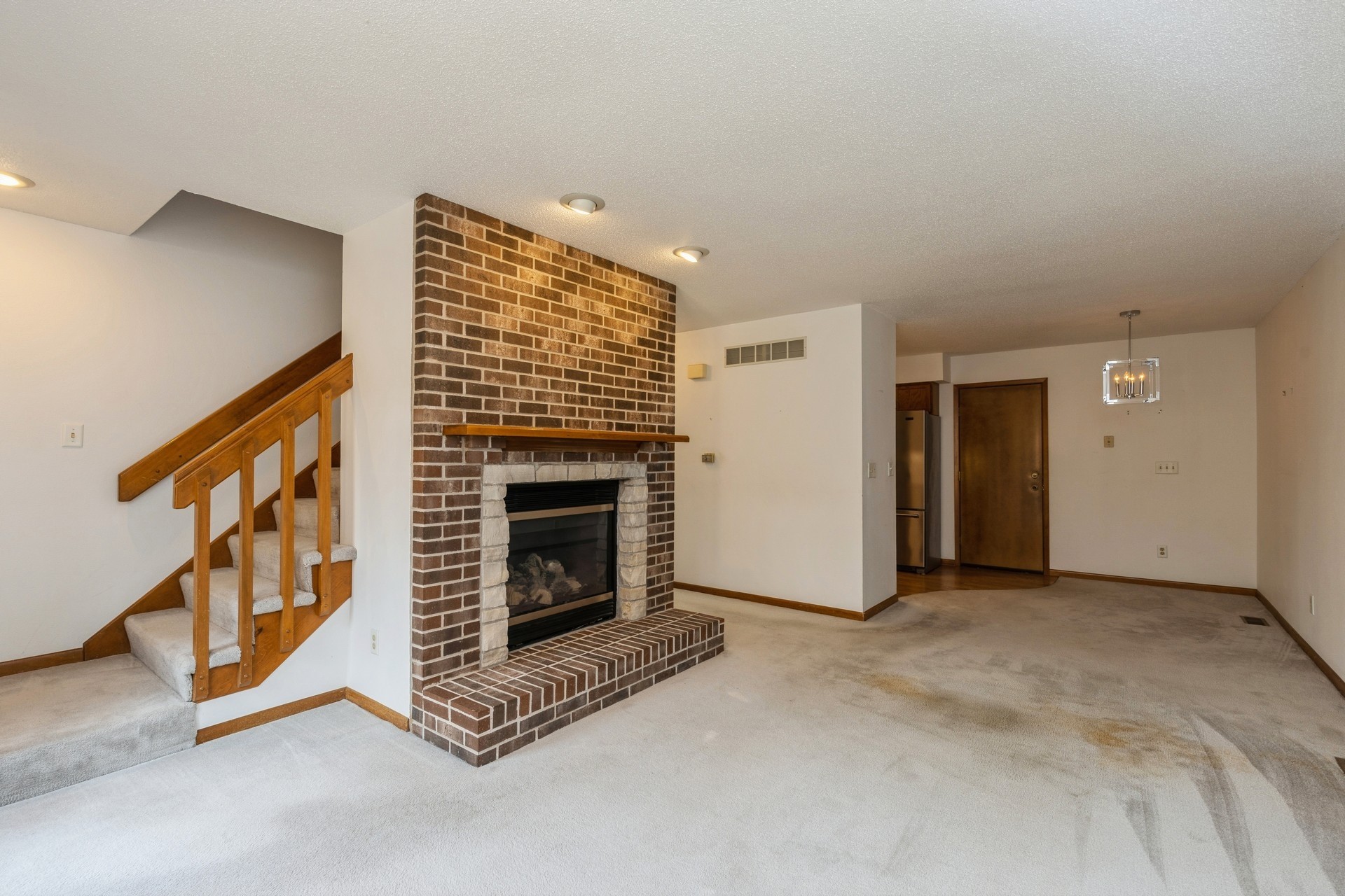 6841 Sharon Drive, Urbandale, Iowa image 3