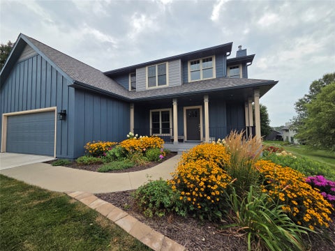 Homes For Sale - 2013 Country Club Road<br/> Warren County, Indianola, IA 50125