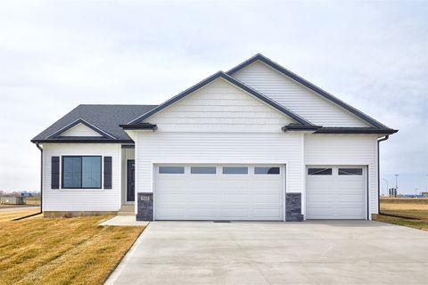 Homes For Sale - 510 NW Mosaic Avenue<br/> Waukee, IA 50263