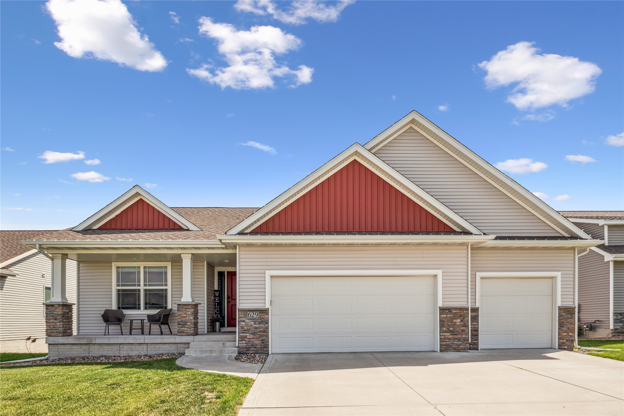 629 Mallard Pointe Drive, Bondurant, Iowa image 2