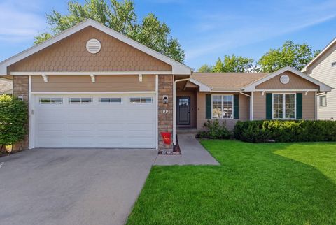 Homes For Sale - 112 17th Street<br/> Altoona, IA 50009