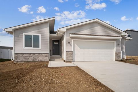 Homes For Sale - 1656 20th Avenue<br/> Altoona, IA 50009