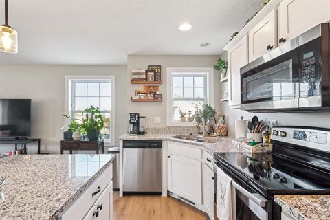 Condo For Sale - 247 Red Oak Court<br/> Norwalk, IA 50211