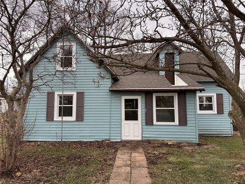 Apartment For Sale - 401 W North Street<br/> Madison County, Macksburg, IA 50155