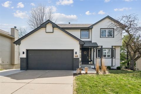 Homes For Sale - 2828 Walnut Street<br/> West Des Moines, IA 50265