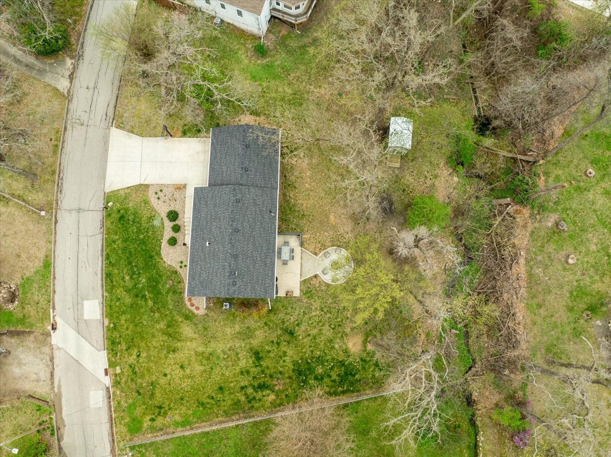 103 Emerson Hough Drive, Newton, Iowa image 32