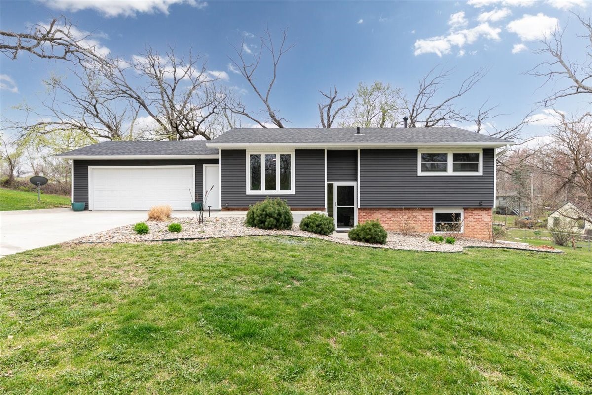 103 Emerson Hough Drive, Newton, Iowa image 1