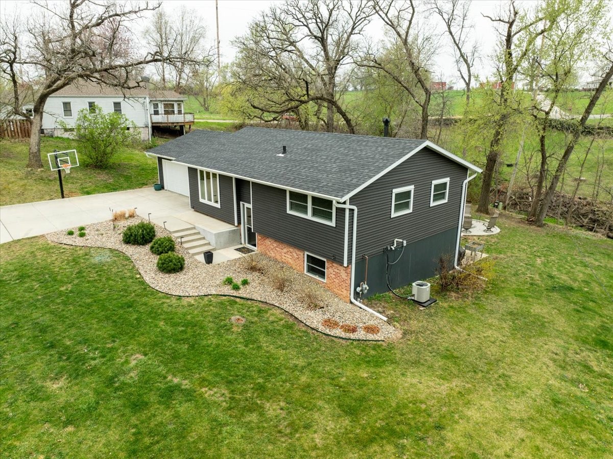 103 Emerson Hough Drive, Newton, Iowa image 33