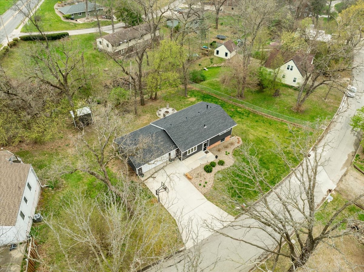 103 Emerson Hough Drive, Newton, Iowa image 28