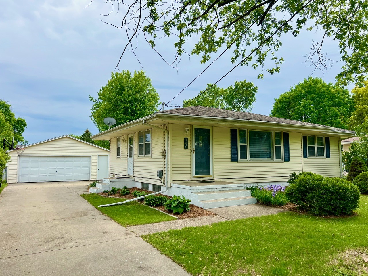 160 Bel Aire Drive, Waukee, Iowa image 1