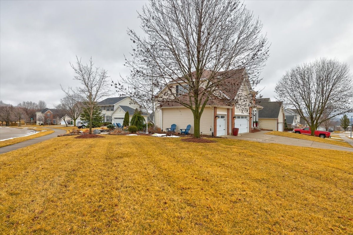 2212 Autumn Blaze Drive, Norwalk, Iowa image 3