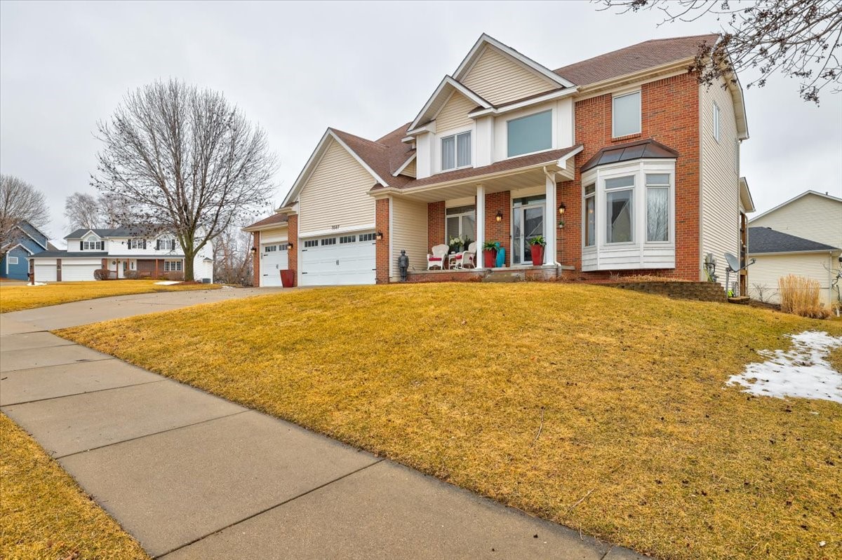 2212 Autumn Blaze Drive, Norwalk, Iowa image 2