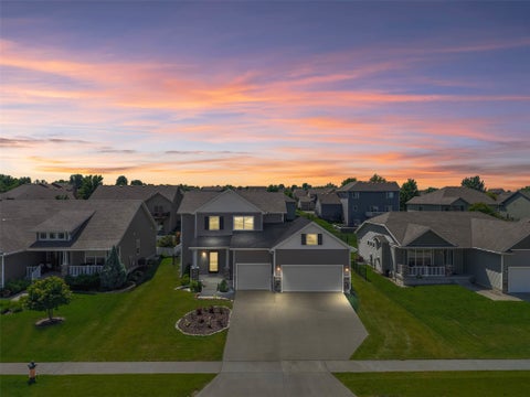 Homes For Sale - 514 NW Somerset Court<br/> Ankeny, IA 50023