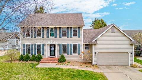 Homes For Sale - 2804 Scenic Place<br/> West Des Moines, IA 50265