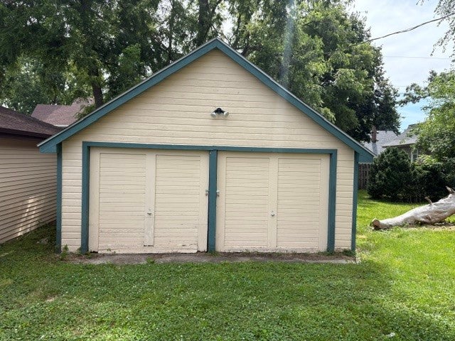 814 W 5th Street S - Photo 2