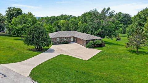 Homes For Sale - 1485 S Willow Drive<br/> West Des Moines, IA 50266