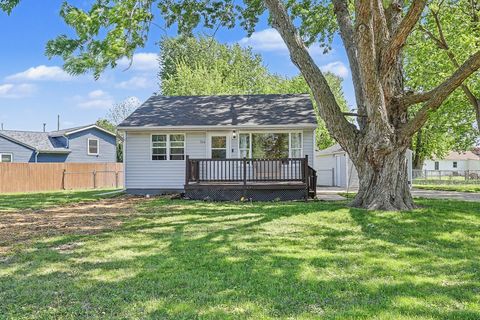 Homes For Sale - 300 E 21st Street<br/> Newton, IA 50208