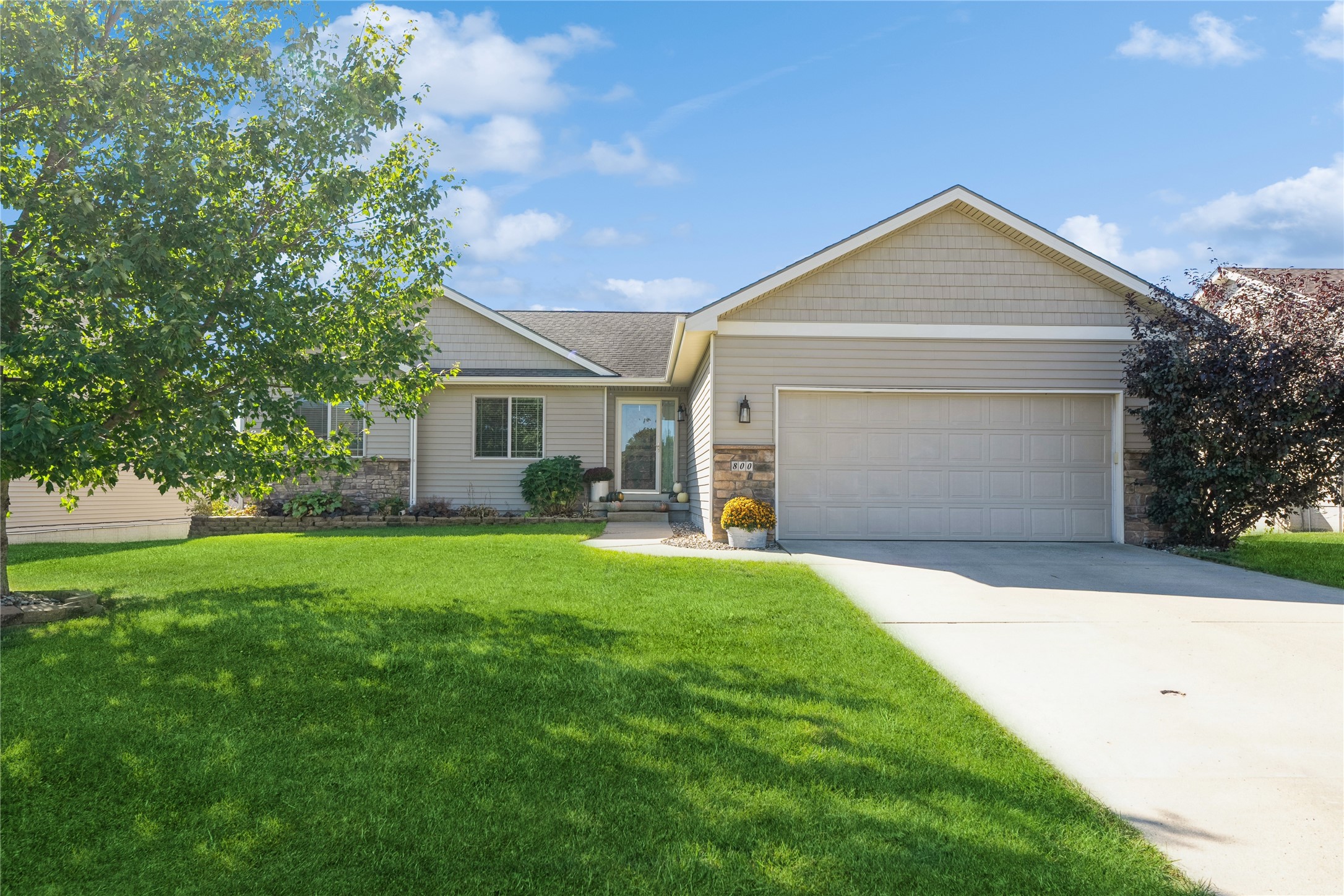 800 Sunridge Drive, Carlisle, Iowa image 2