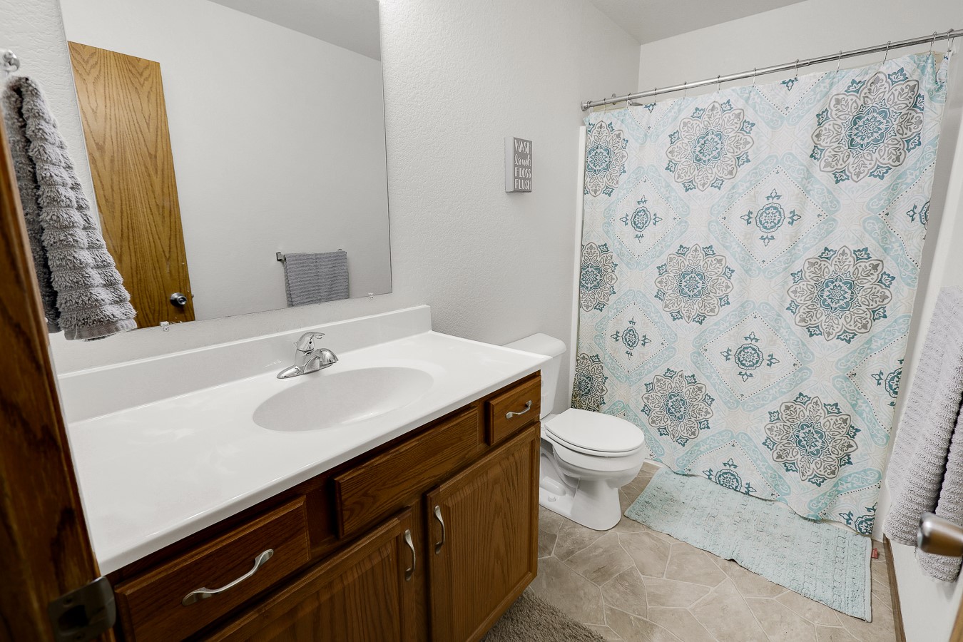 1818 Elk Horn Court, Pella, Iowa image 11