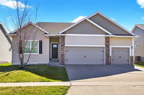 Homes For Sale - 434 S 82nd Street<br/> West Des Moines, IA 50266