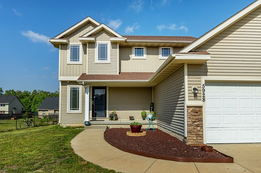 5928 NW 50th Street, Johnston, Iowa image 2