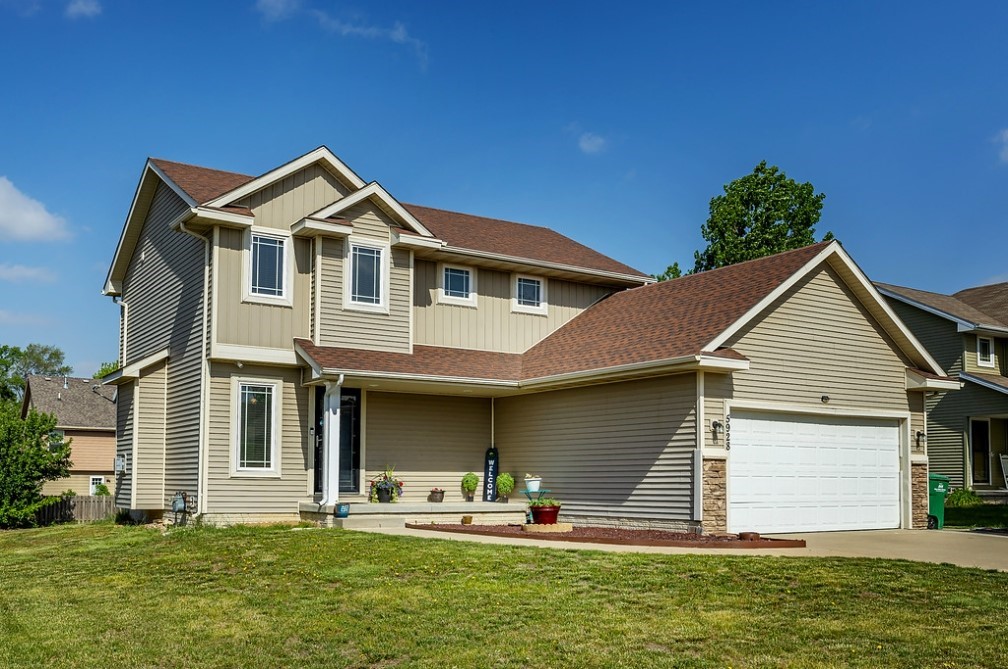 5928 NW 50th Street, Johnston, Iowa image 1