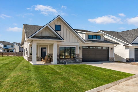Homes For Sale - 2620 SE Stonegate Court<br/> Waukee, IA 50263