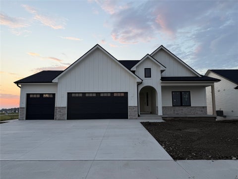 Homes For Sale - 4286 3rd Avenue Court<br/> Altoona, IA 50009