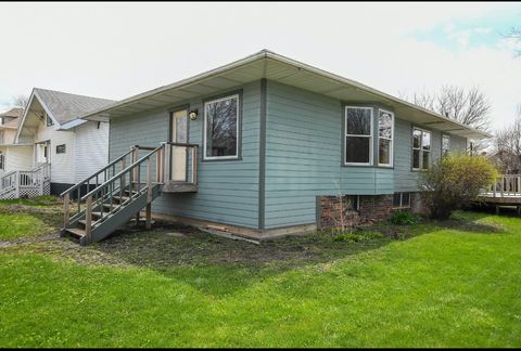 Homes For Sale - 1604 Mamie Eisenhower Avenue<br/> Boone County, Boone, IA 50036