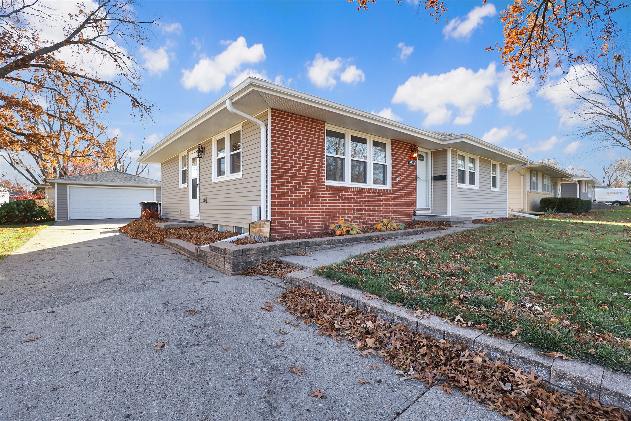 3512 Brinkwood Road, Des Moines, Iowa image 2