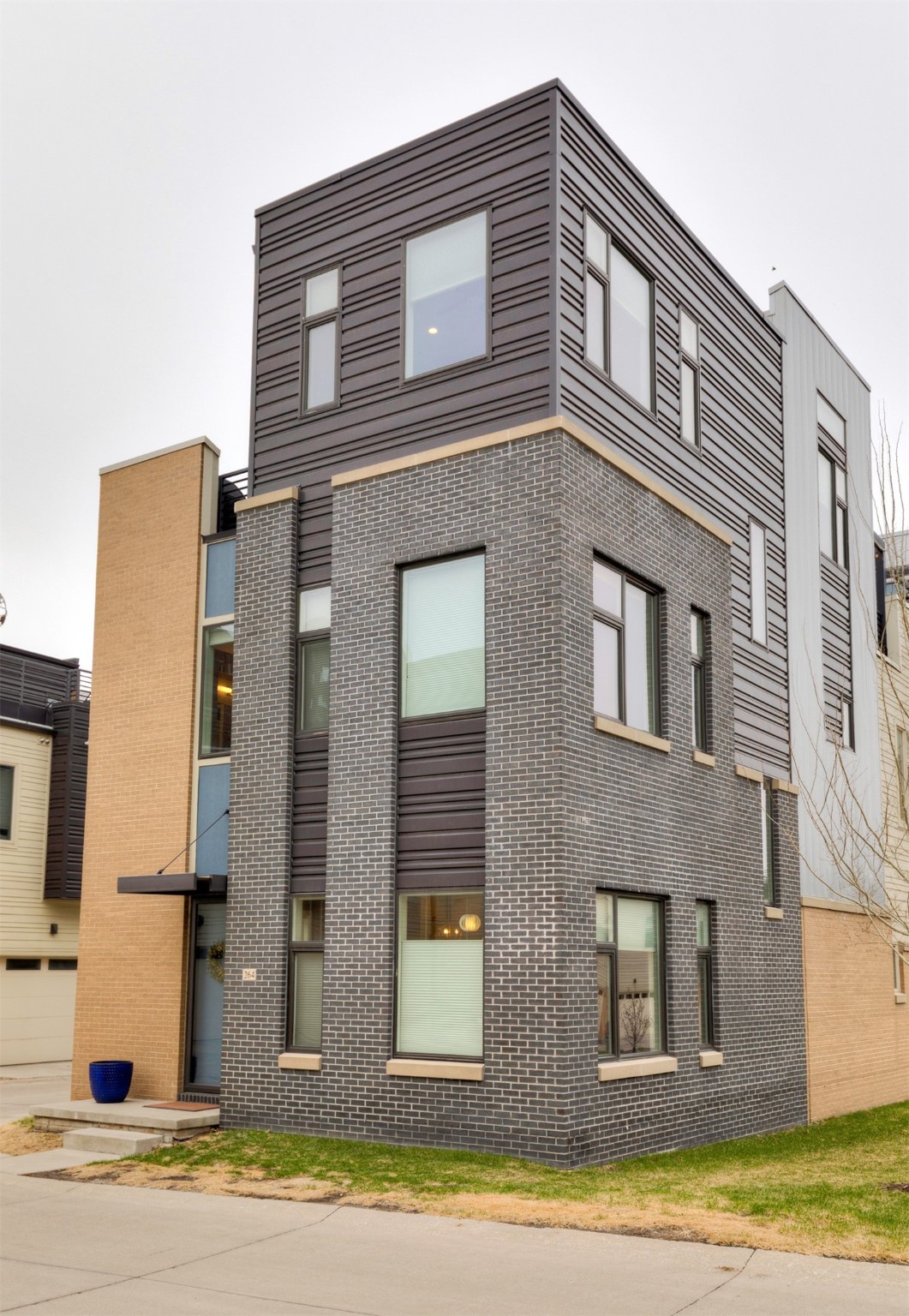 264 E Center Street, Des Moines, Iowa image 1