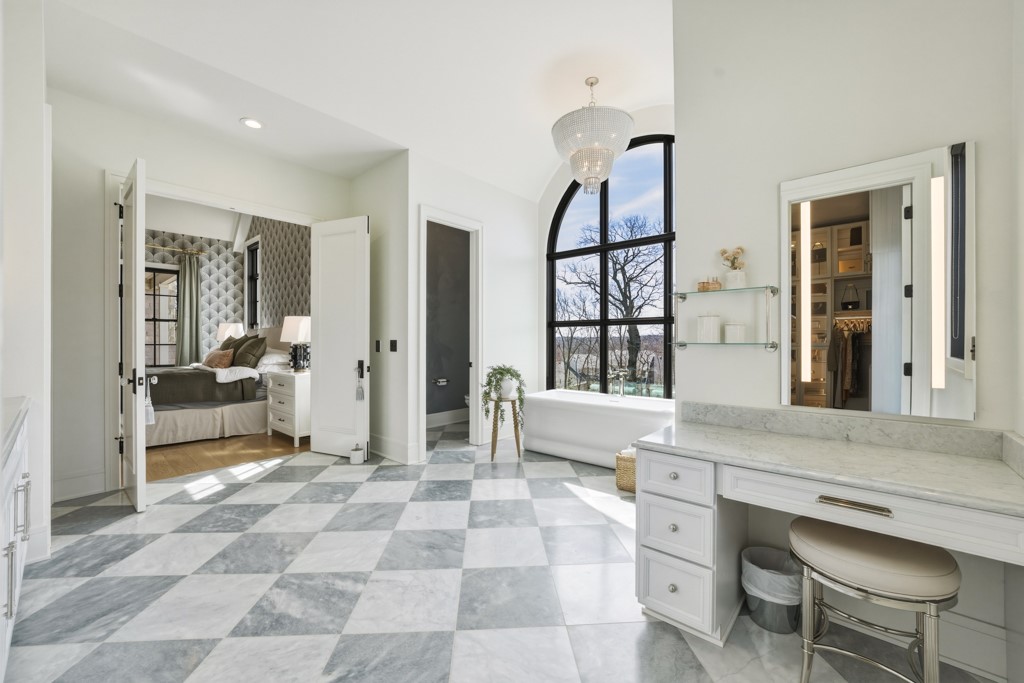 West Des Moines, Iowa, 50265, United States, 6 Bedrooms Bedrooms, ,5 BathroomsBathrooms,Residential,Active,2033345