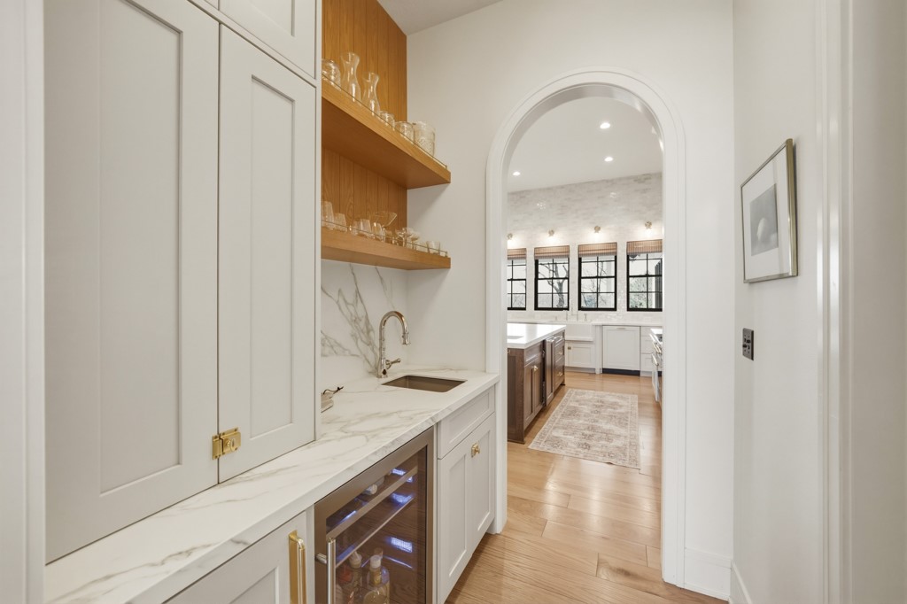West Des Moines, Iowa, 50265, United States, 6 Bedrooms Bedrooms, ,5 BathroomsBathrooms,Residential,Active,2033345